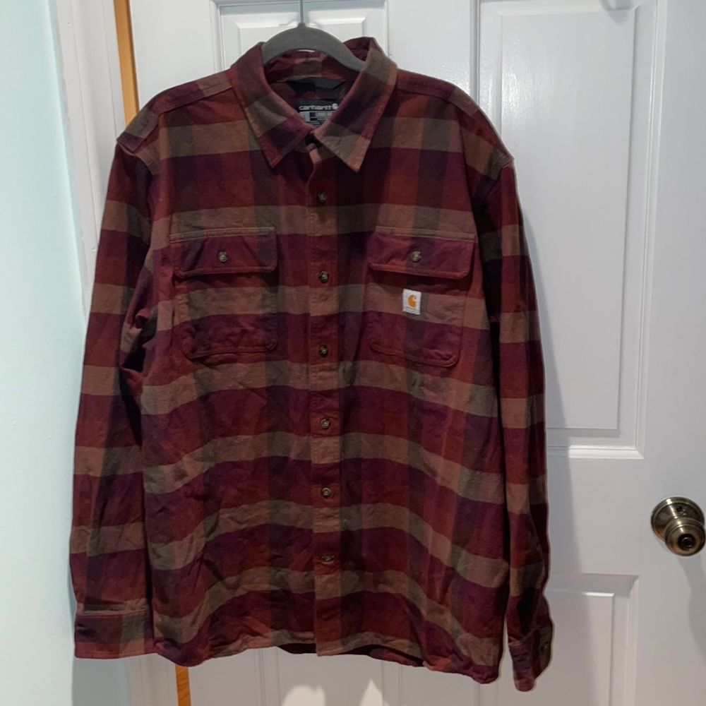 Carhartt maroon and light brown, loose-fitting flannel